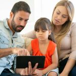 Como escolher um app de controle financeiro familia