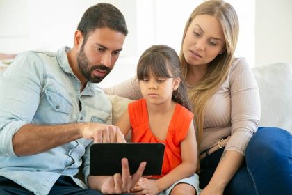Como escolher um app de controle financeiro familia