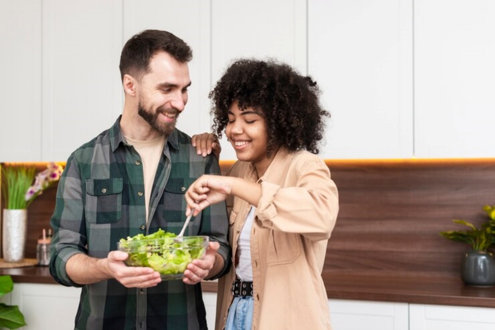   Comer em casa ou fora: o que é mais vantajoso para o casal? 