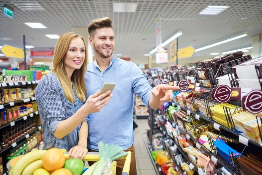 Dicas práticas para economizar em alimentação, transporte e lazer